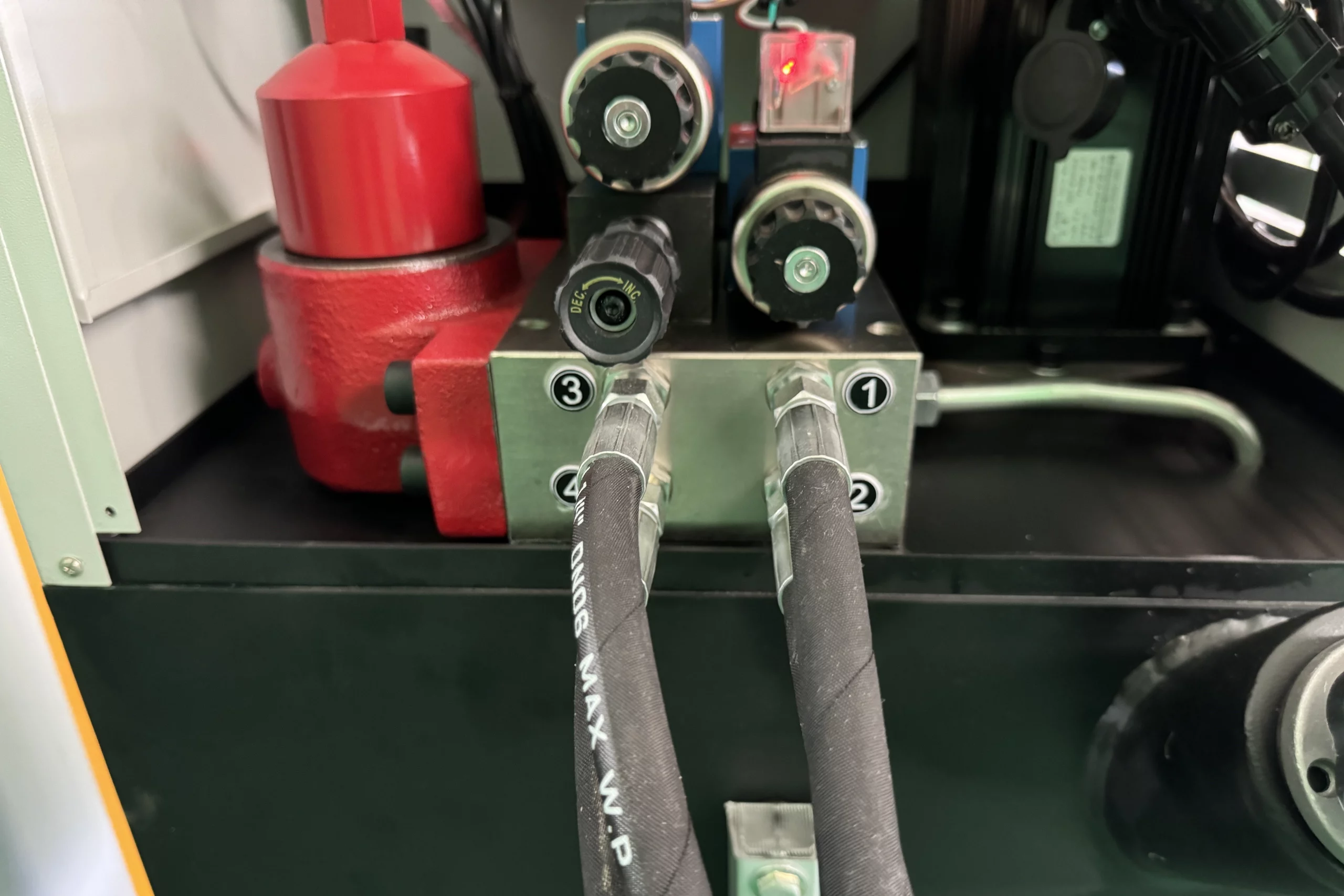 Hydraulic Connection System for the 300kN Universal Testing Machine