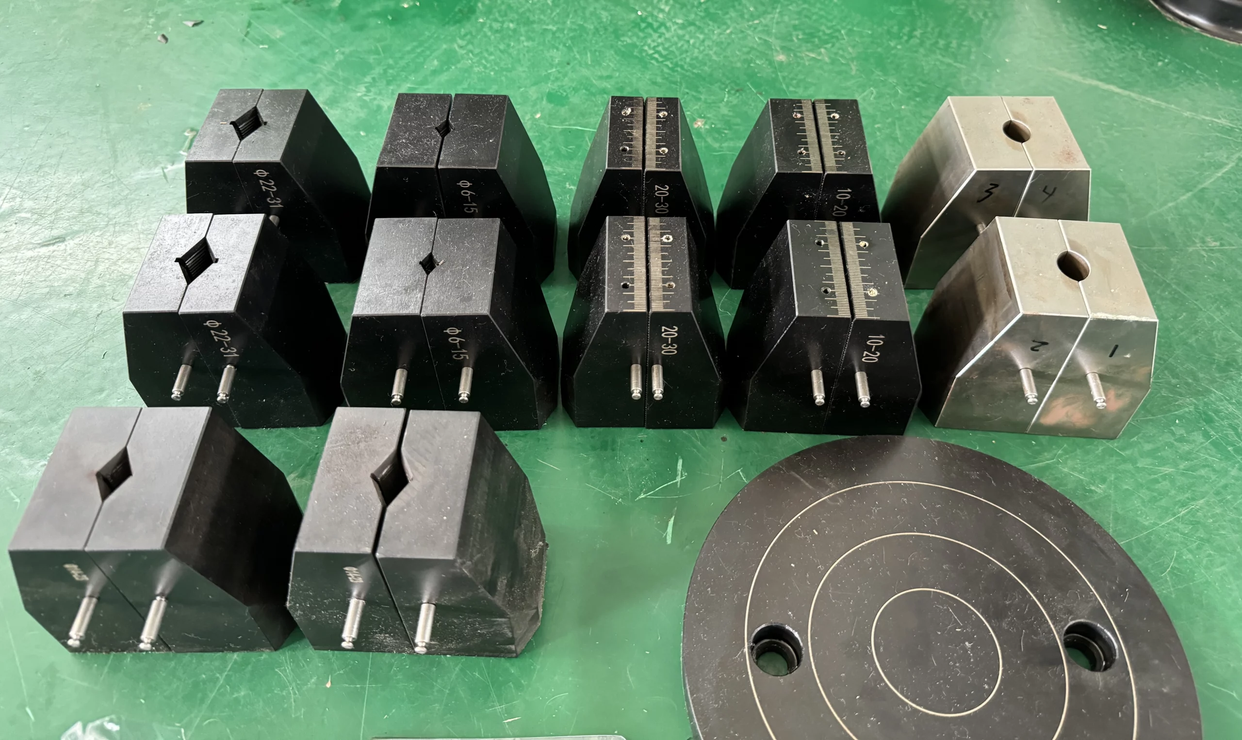 300kN Universal Testing Machine Inserts and Fixtures for Pull and Compression